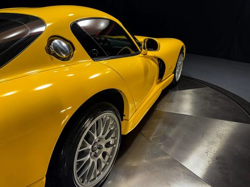 Used 2002 Dodge Viper GTS RWD image 18