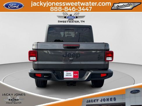 Used 2022 Jeep Gladiator Sport AWD/4WD image 4