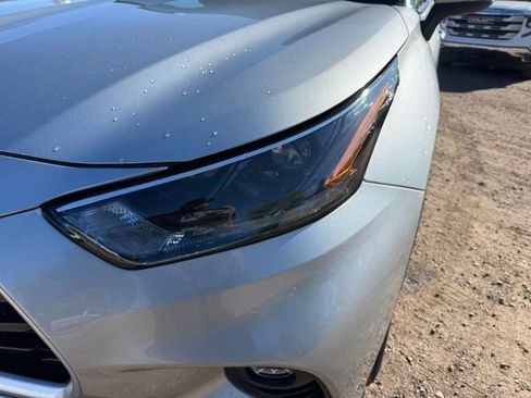 Used 2022 Toyota Highlander LE image 9