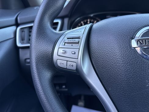 Used 2016 Nissan Rogue SV image 18