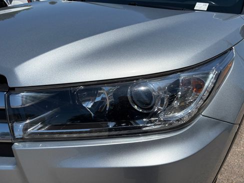 Used 2018 Toyota Highlander Limited Platinum AWD/4WD image 9