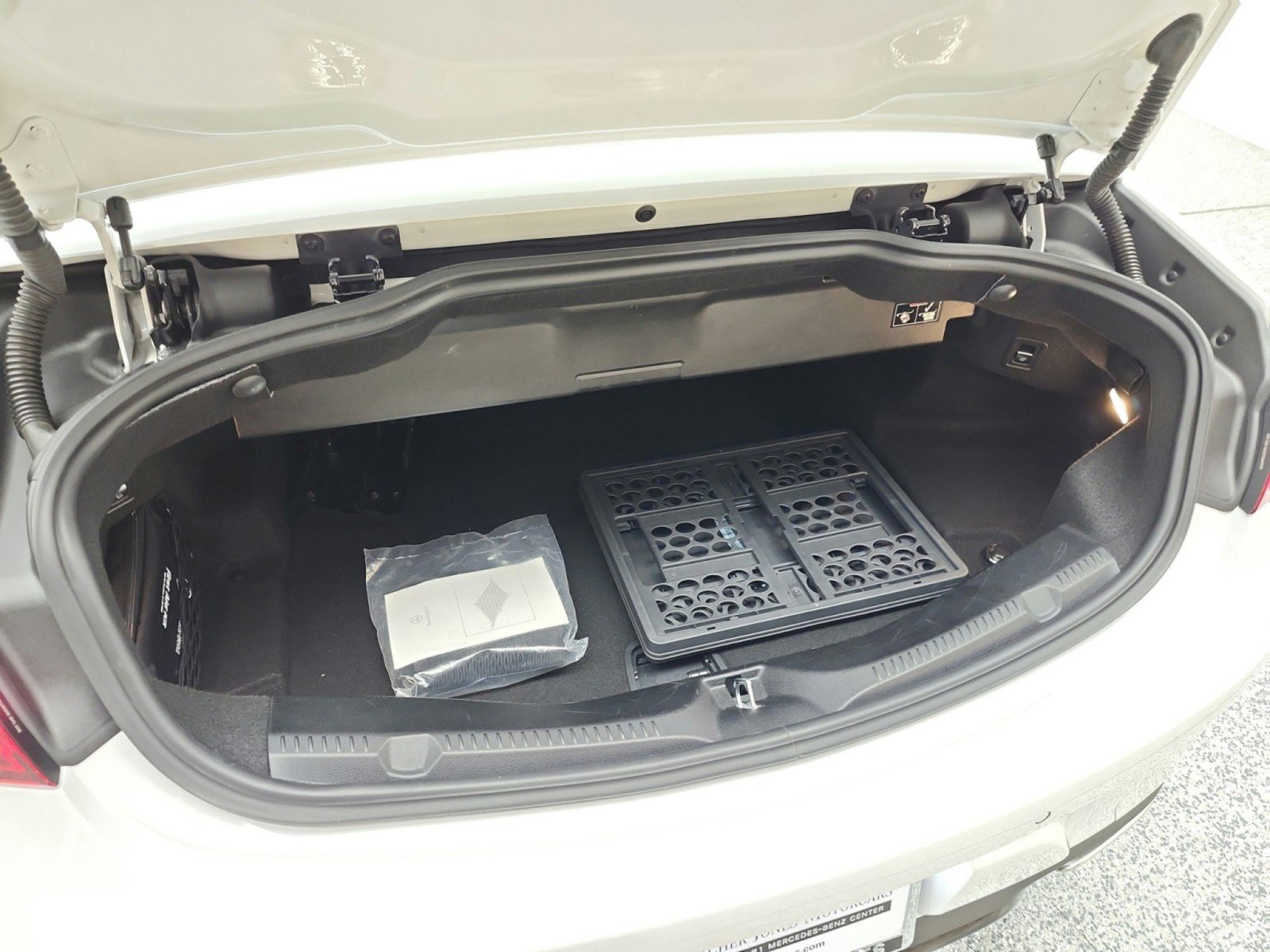 Used 2023 Mercedes-Benz E 450 Cabriolet image 21