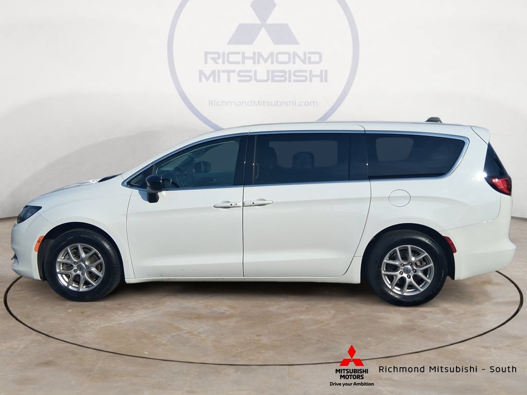 Used 2024 Chrysler Voyager LX FWD image 6