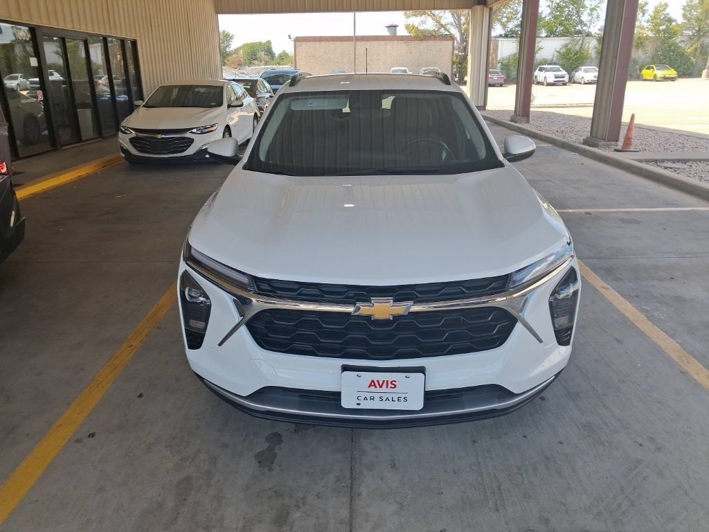 Used 2025 Chevrolet Trax LT w/ LT Convenience Package FWD image 5