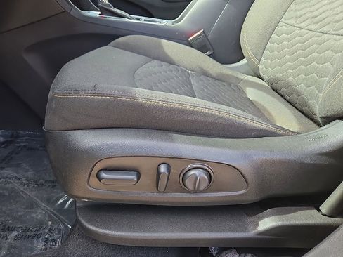 Used 2021 Chevrolet Equinox LT image 23