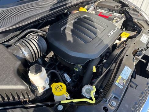 Used 2018 Dodge Grand Caravan SE w/ UConnect Hands-Free Group image 39