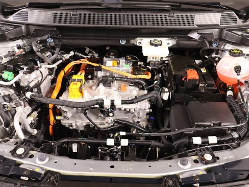 Used 2025 Chevrolet Equinox EV RS w/ LPO, Active Package FWD image 21