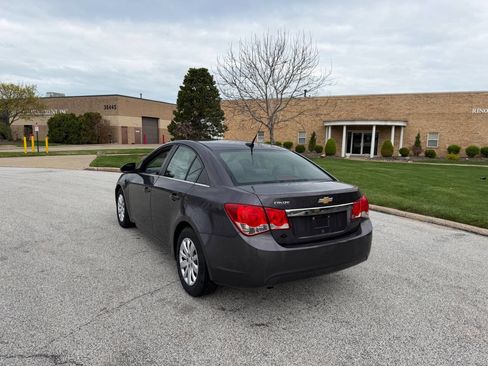 Used 2011 Chevrolet Cruze LS image 3