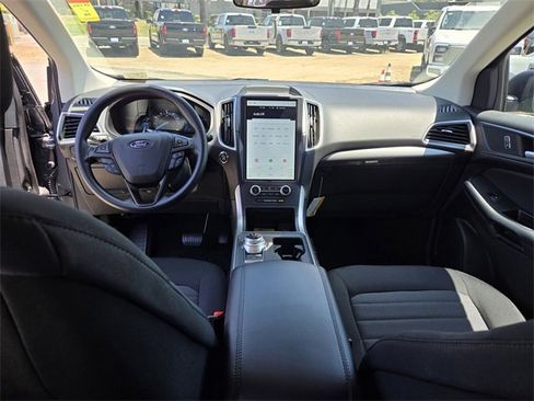 Used 2024 Ford Edge SE image 18