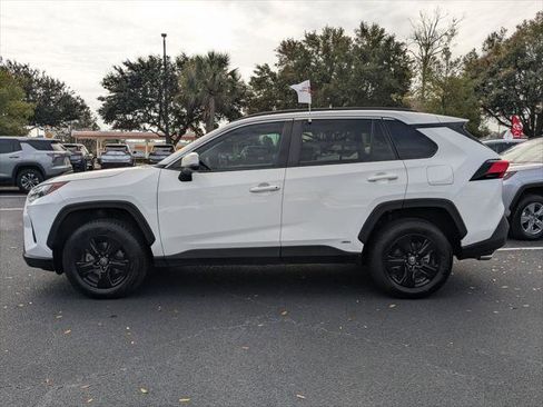 Certified 2022 Toyota RAV4 XLE w/ Convenience Package image 7