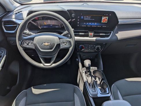 Used 2025 Chevrolet TrailBlazer LT AWD/4WD image 18