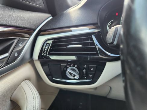 Used 2019 BMW 530i w/ Convenience Package RWD image 20