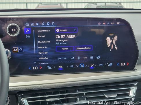 Used 2025 Chevrolet Traverse LT w/ LPO, Floor Liner Package FWD image 23