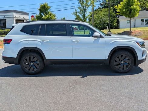 Certified 2024 Volkswagen Atlas SE w/ Black Wheel Package FWD image 3