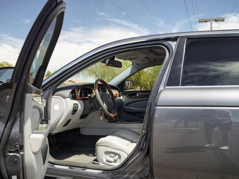Used 2006 Jaguar XJ8 RWD image 30