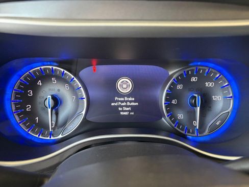 Used 2024 Chrysler Pacifica Touring-L FWD image 10