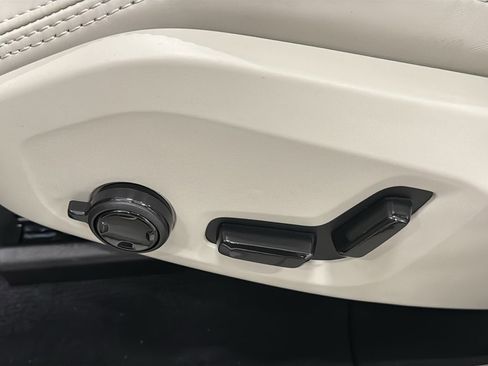 New 2026 Volvo XC60 T8 Ultra w/ Climate Package AWD/4WD image 24