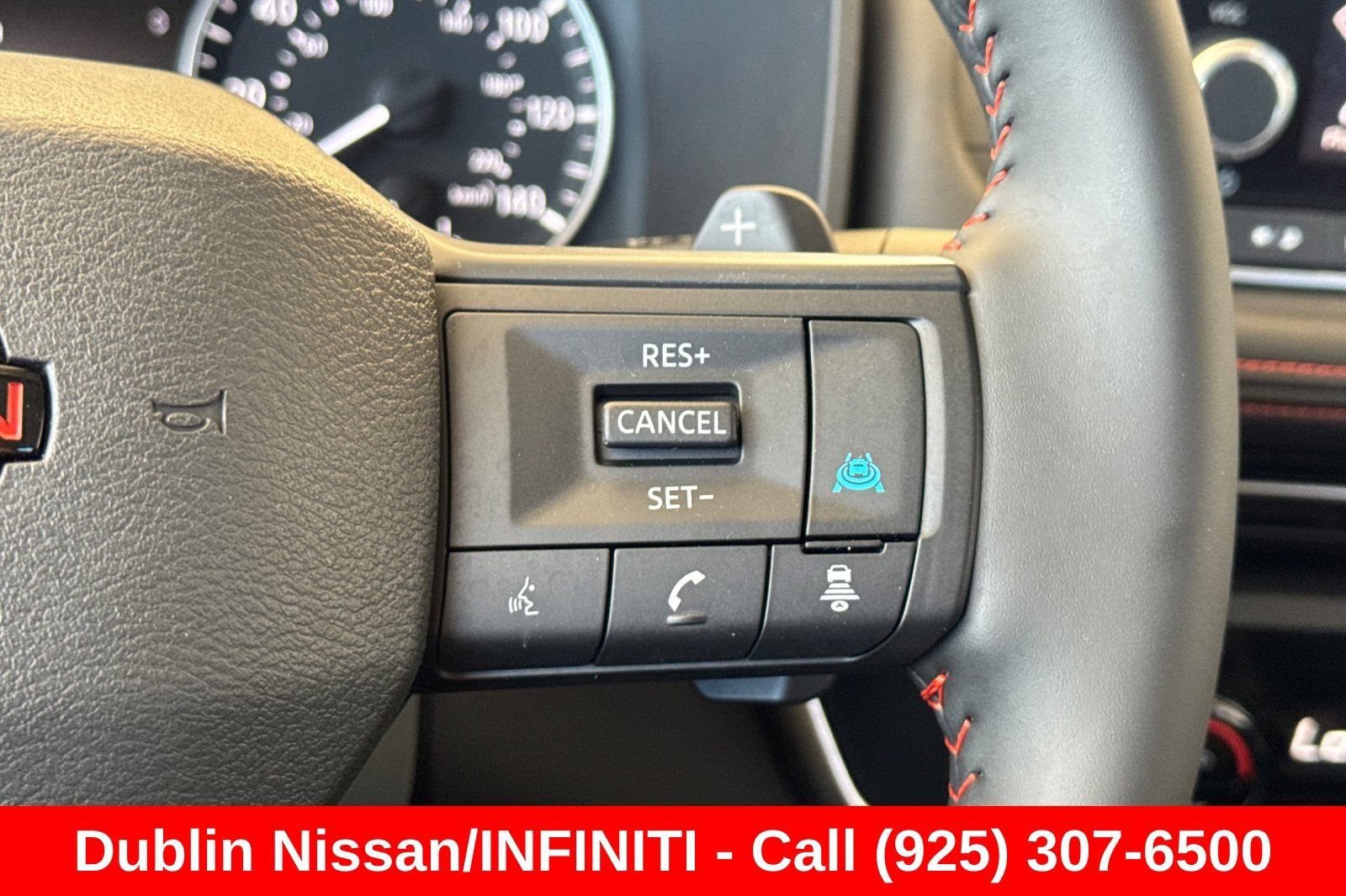 Used 2025 Nissan Rogue SV AWD/4WD image 39