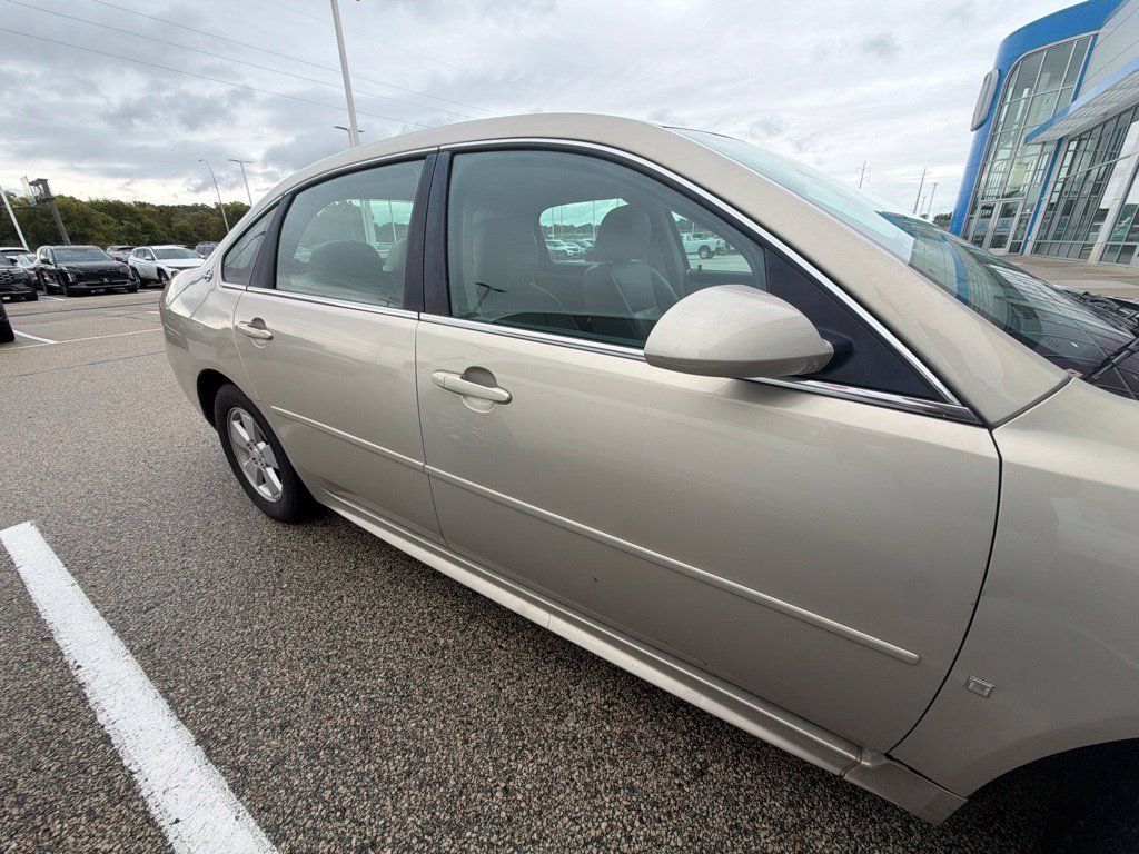 Used 2009 Chevrolet Impala LT w/ Luxury Edition Package FWD image 2