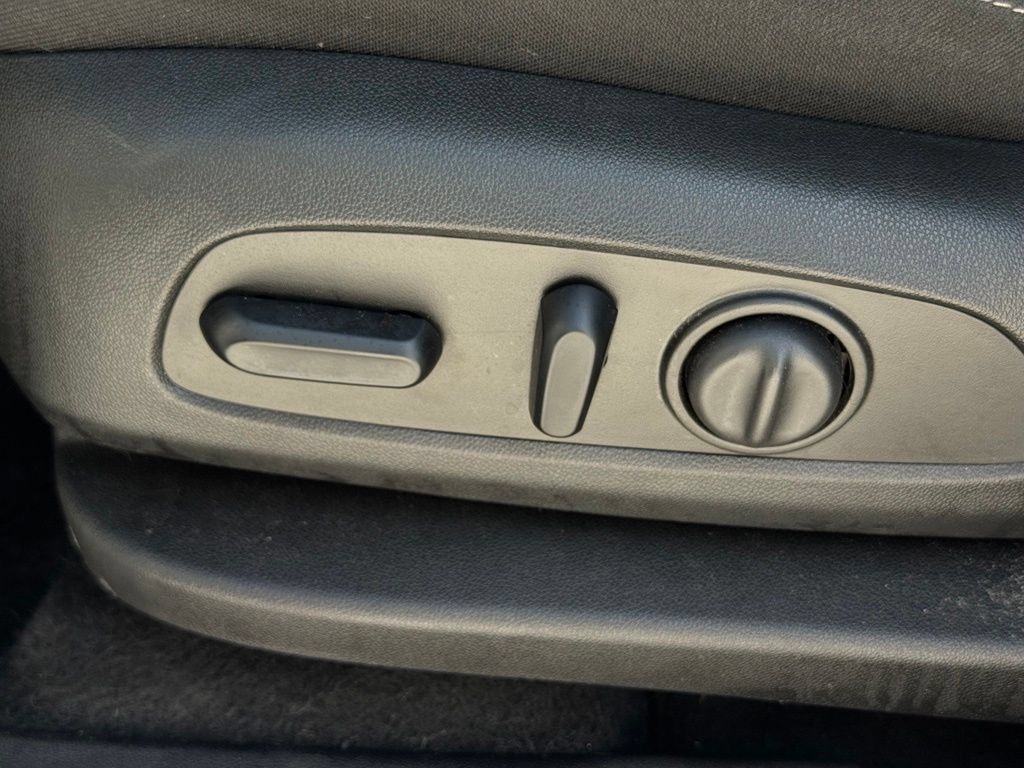 Used 2023 Chevrolet Equinox LS w/ LS Convenience Package FWD image 25