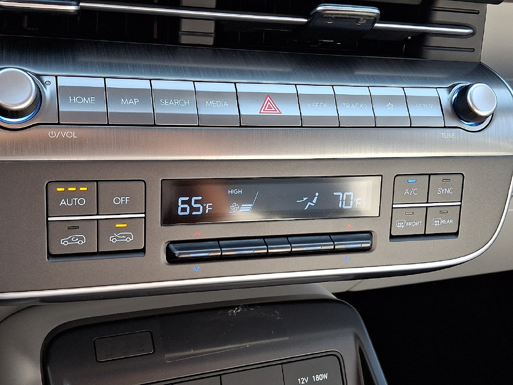 Used 2024 Hyundai Kona Limited AWD/4WD image 17