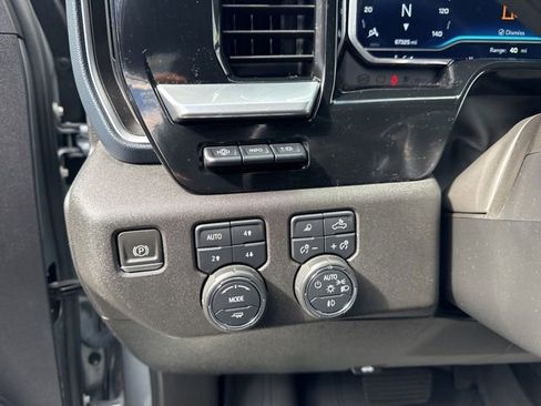 Used 2023 Chevrolet Silverado 1500 High Country AWD/4WD image 17