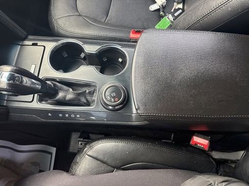 Used 2018 Ford Explorer XLT image 20