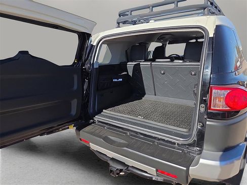 Used 2011 Toyota FJ Cruiser 4WD image 14