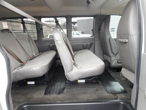 Used 2017 Chevrolet Express 3500 LT w/ LT Preferred Equipment Group RWD image 21