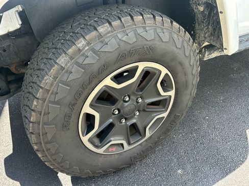 Used 2016 Jeep Wrangler Unlimited Rubicon AWD/4WD image 2