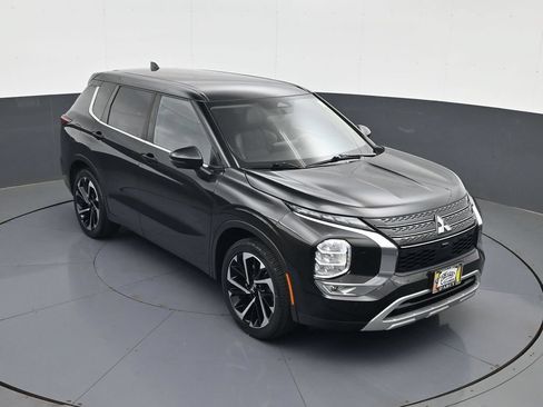 Used 2022 Mitsubishi Outlander SE AWD/4WD image 16