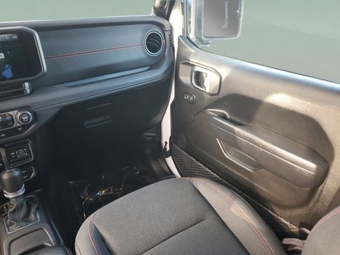 Used 2025 Jeep Wrangler Unlimited Rubicon w/ Convenience Group image 14