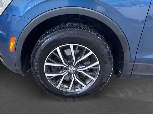 Used 2020 Volkswagen Tiguan SE w/ Panoramic Sunroof Package image 11