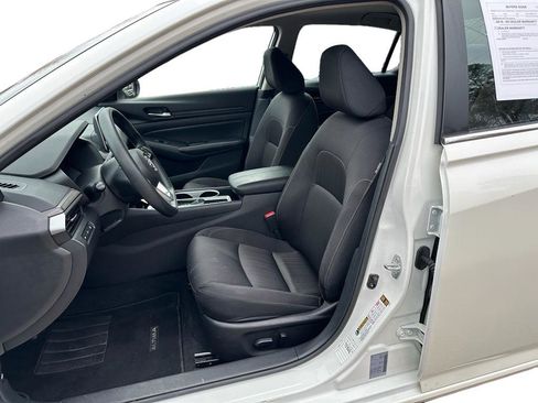 Used 2024 Nissan Altima 2.5 SV image 8