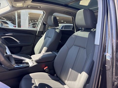 Used 2025 Audi Q5 Premium w/ Convenience Package image 13