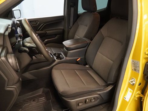 Used 2023 Chevrolet Colorado Trail Boss w/ Advanced Trailering Package AWD/4WD image 3