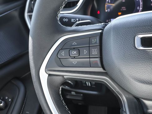 New 2025 Jeep Grand Cherokee Altitude image 25