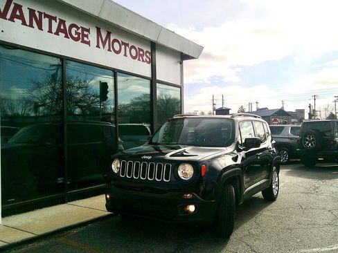 Used 2017 Jeep Renegade Latitude image 1