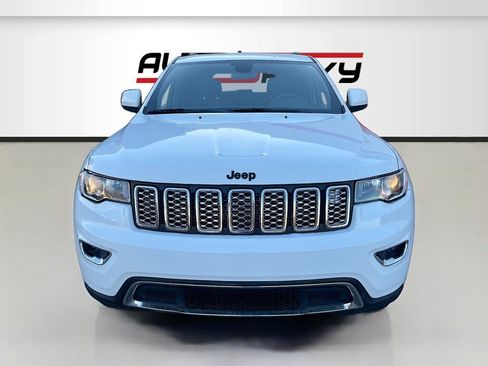 Used 2021 Jeep Grand Cherokee Laredo AWD/4WD image 2