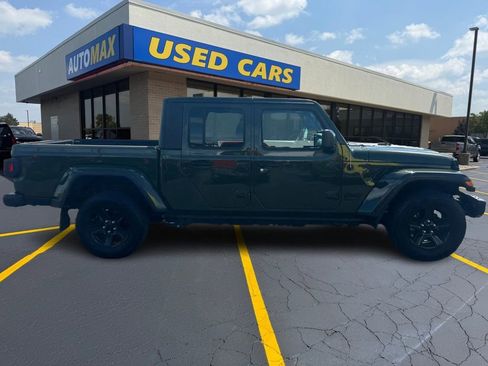 Used 2021 Jeep Gladiator Sport image 2