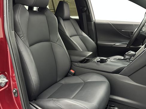 Used 2023 Toyota Venza XLE image 37