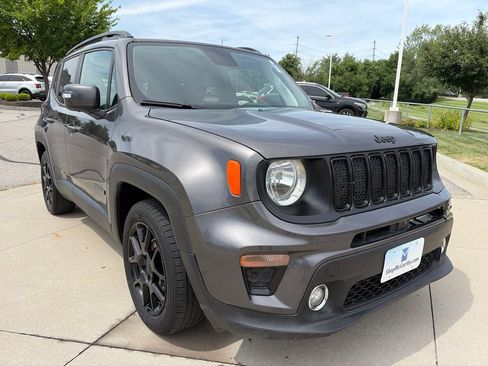 Used 2020 Jeep Renegade Altitude FWD image 2