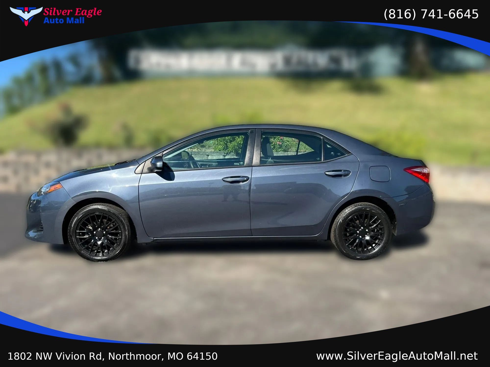 Used 2018 Toyota Corolla LE FWD image 2