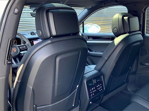 New 2025 Porsche Cayenne Coupe image 26