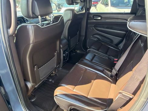 Used 2019 Jeep Grand Cherokee Overland AWD/4WD image 18