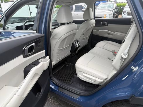 Used 2025 Kia Sorento S AWD/4WD image 10