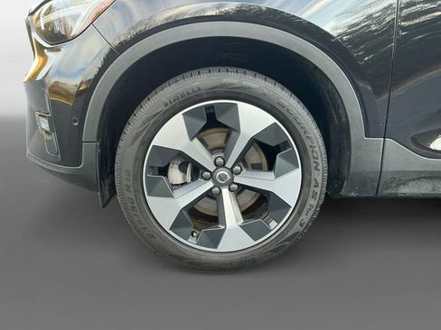 Used 2024 Volvo XC40 B5 Plus image 15