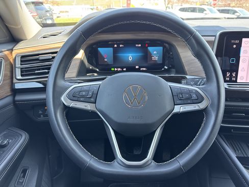 Used 2025 Volkswagen Atlas SE AWD/4WD image 18