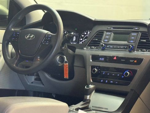 Used 2017 Hyundai Sonata SE image 4