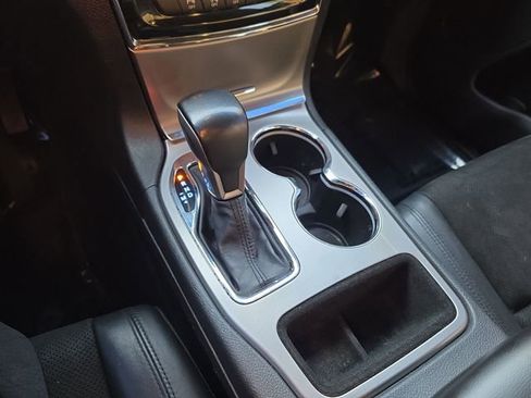 Used 2020 Jeep Grand Cherokee Laredo w/ Laredo X Package image 40